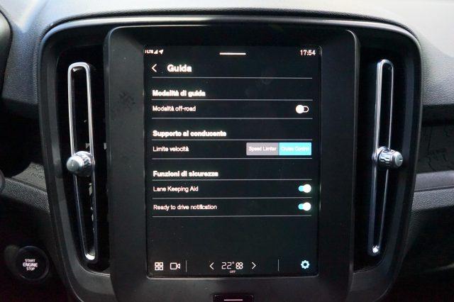 VOLVO XC40 B3 automatico Business MHEV Certificata