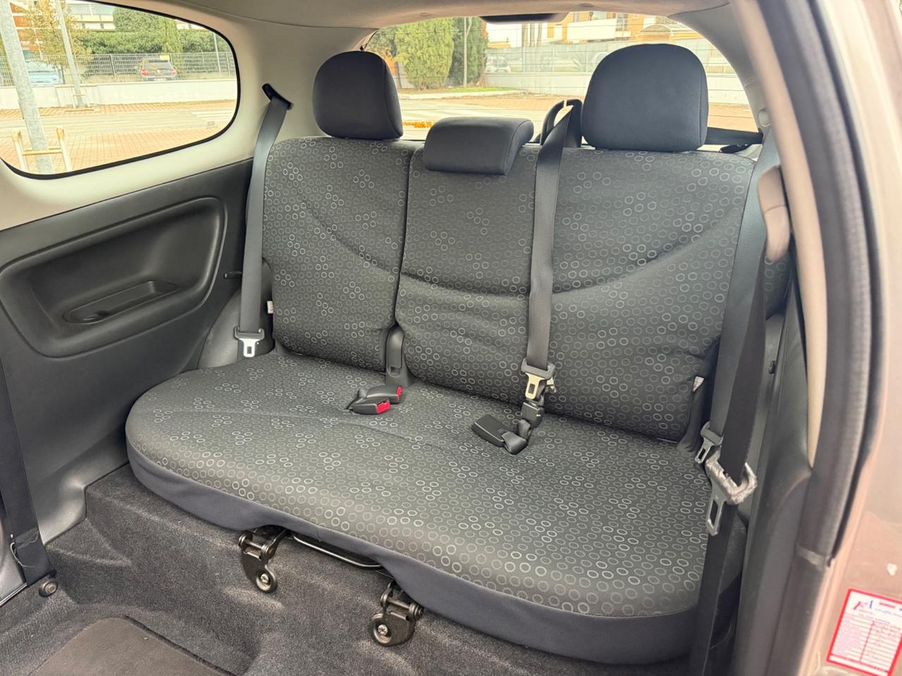 Toyota Yaris 1.0i 3p Sol