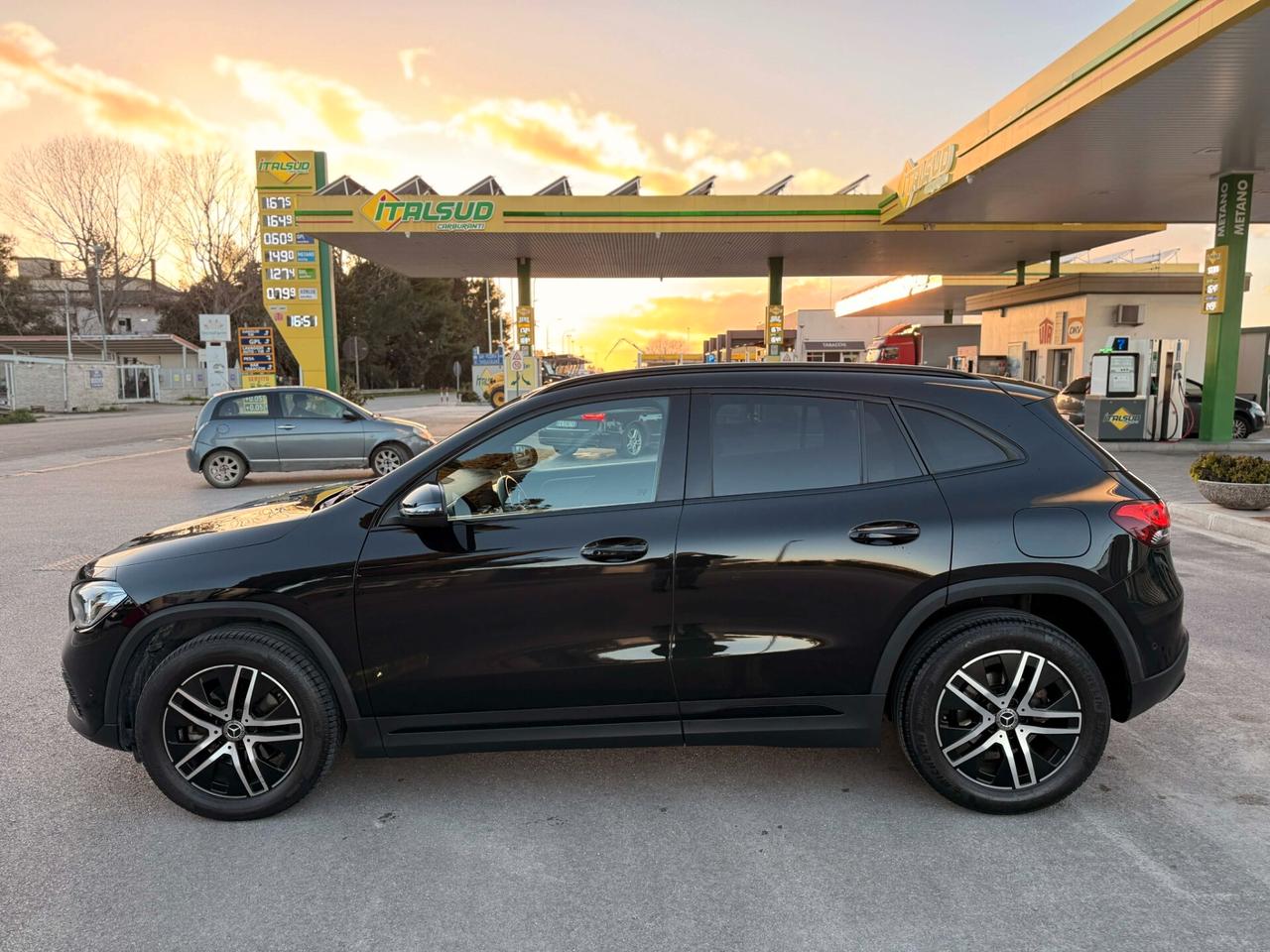 Mercedes-benz GLA 200 d Automatic Sport Plus TOTAL BLACK