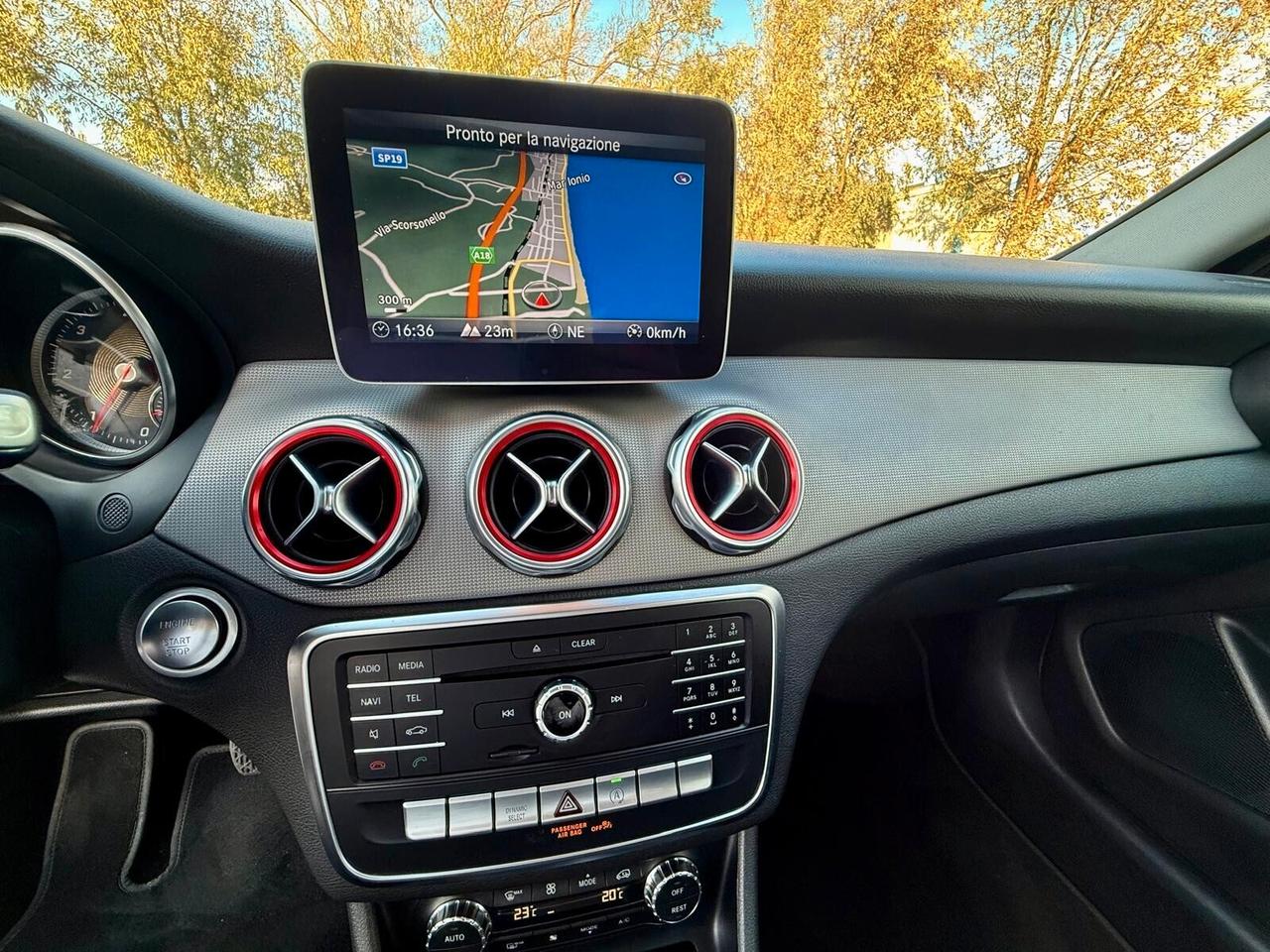 MERCEDES- BENZ GLA 200 D AUTOMATIC SPORT