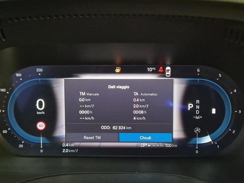 VOLVO XC60 B4 D automatico Momentum Pro