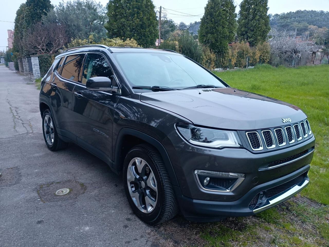 Jeep Compass TDI 1600 cc - 98000 km del 2018 2 ruote motrici neo patentati ottime condizioni