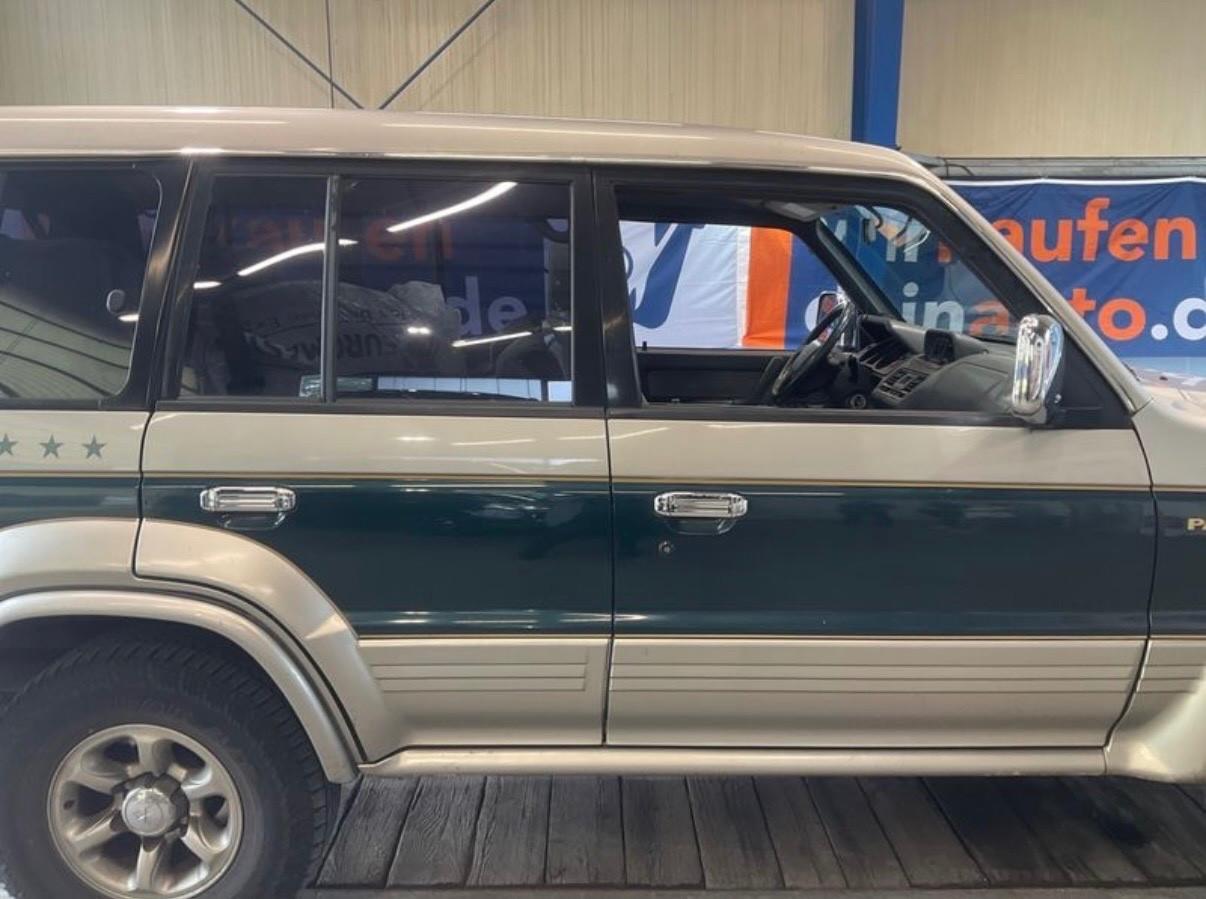 Mitsubishi Pajero 3.0 V6 AMERICAN DREAM Book Service Limited Edition