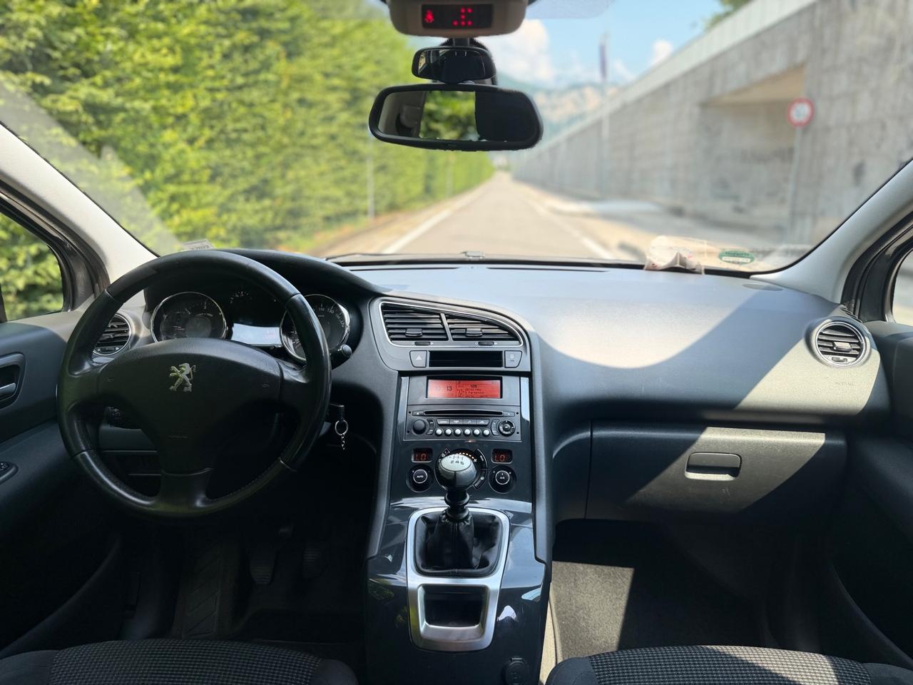 Peugeot 5008 1.6 HDI 115cv 7 POSTI