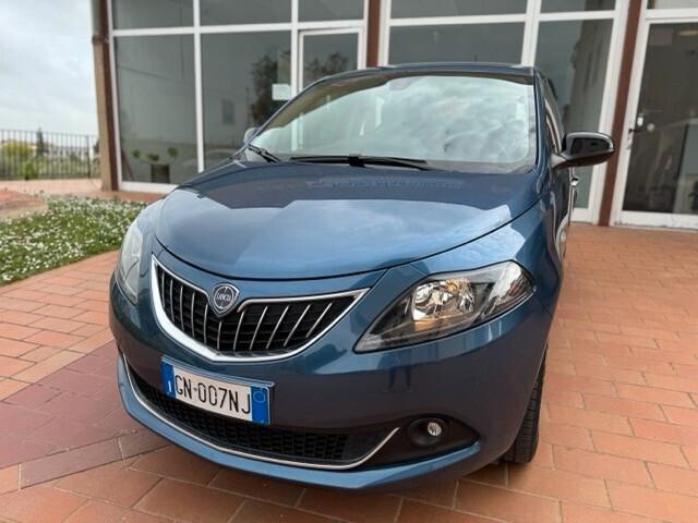 Lancia Ypsilon Hybrid by Alberta Ferretti soli 35000 km. telecamera post.