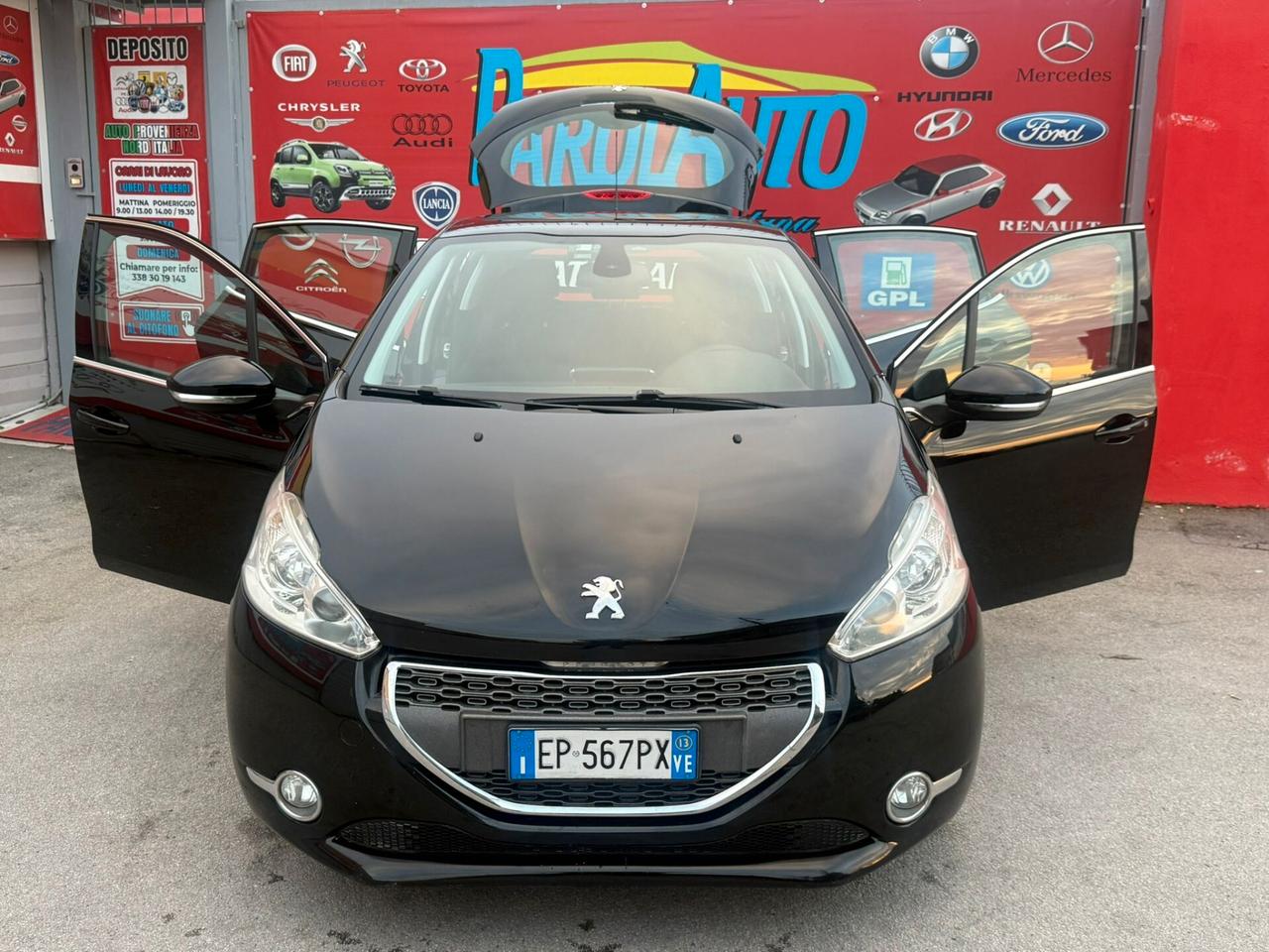 Peugeot 208 1.2 82cv Allure - 2013