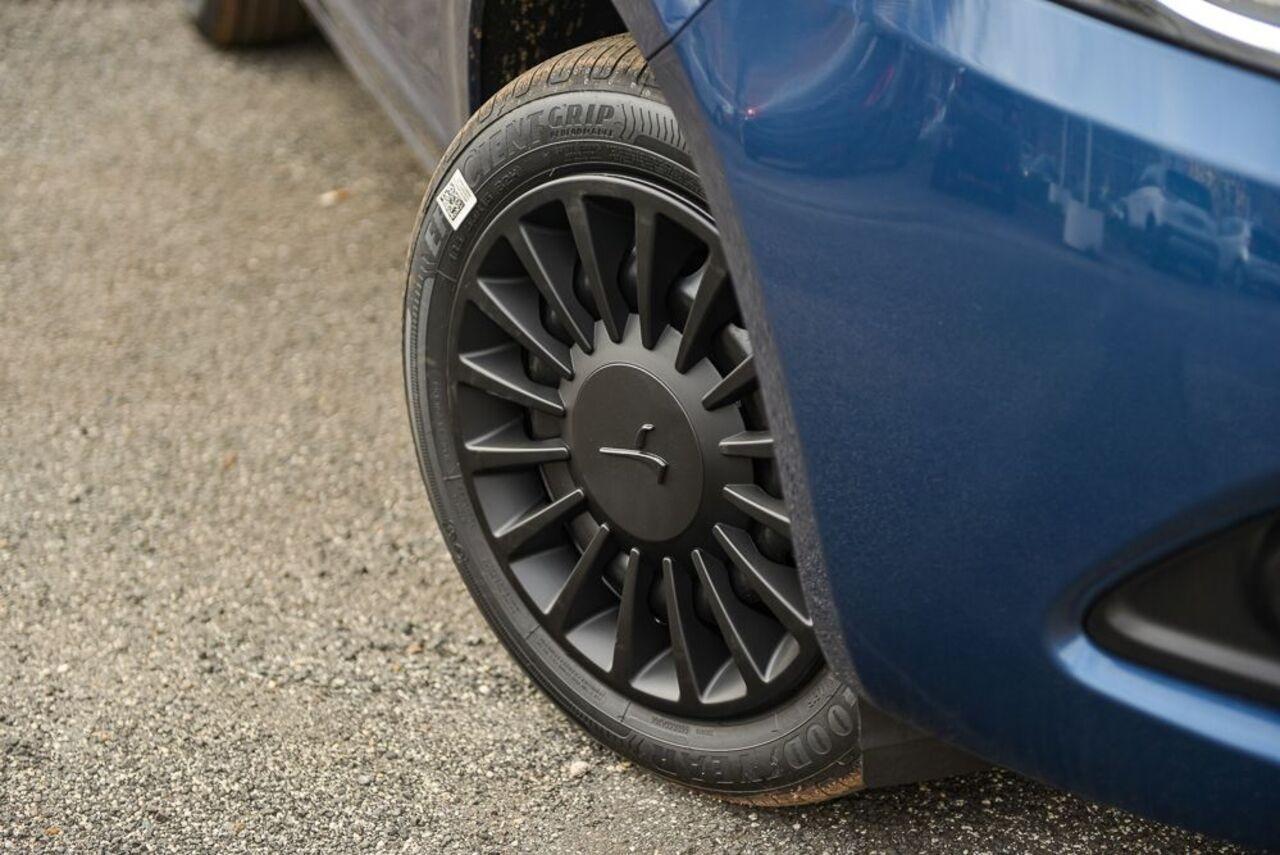 LANCIA Ypsilon III 2021 - Ypsilon 1.0 firefly hybrid Silver s&s 70cv