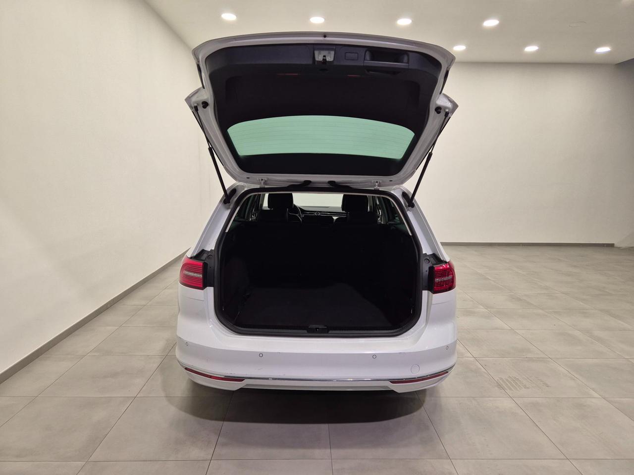 Volkswagen Passat Variant 2.0 tdi Highline 150cv dsg - ACC/Lim - Carplay - Sens. Park.