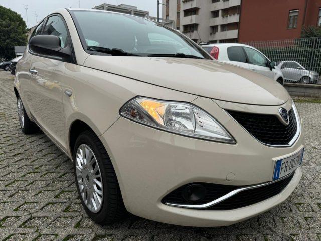 LANCIA Ypsilon 1.2 69 CV 5 porte Silver