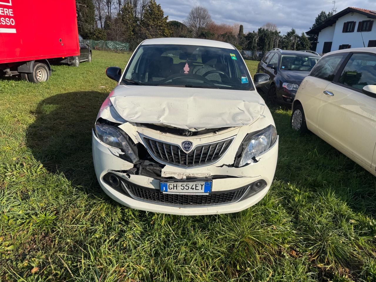 Lancia Ypsilon 1.0 FireFly 5 porte S&S Hybrid Ecochic Silver