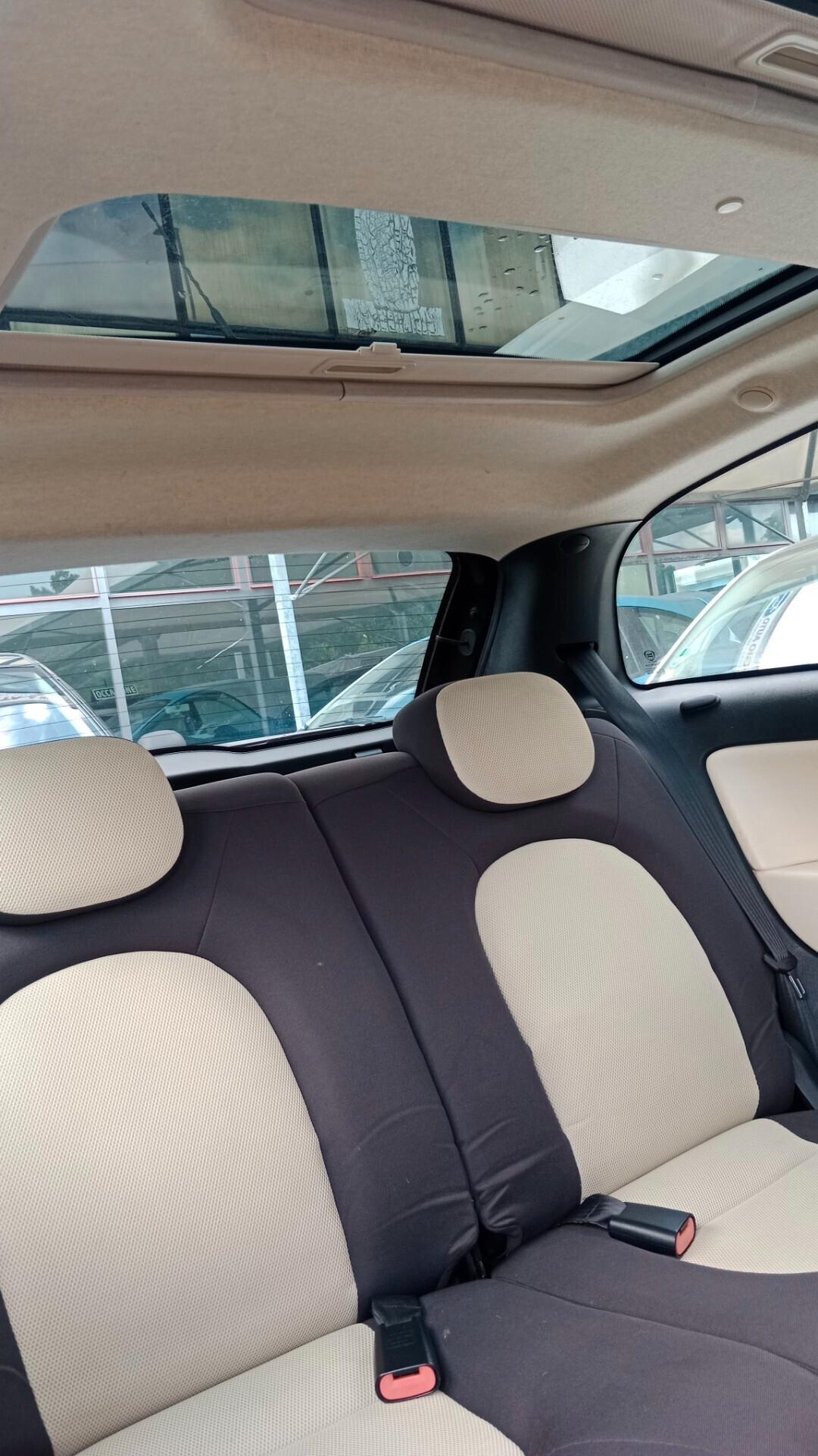 Lancia Ypsilon 1.4 16V Oro