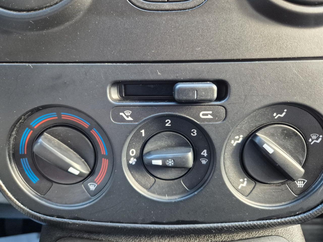 Fiat Fiorino 1.3 MJT 95CV Cargo IVA ESPOSTA