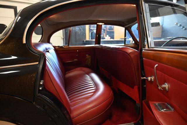 DAIMLER Sovereign 2.5 V8 AUTO GUIDA A DESTRA PERFETTA ITALIANA NUOVA