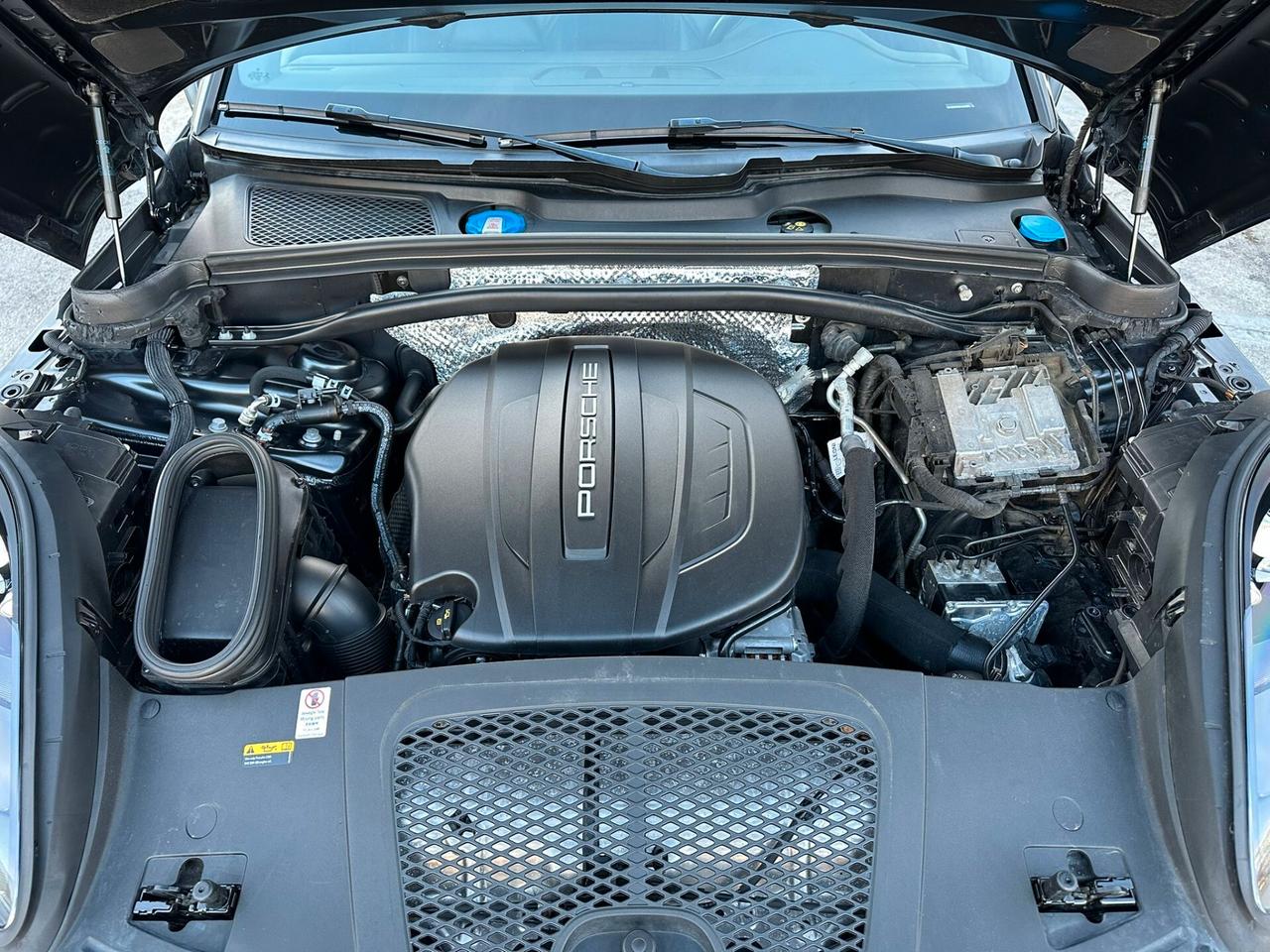 Porsche Macan 2.0 benzina 245 cv - 2021