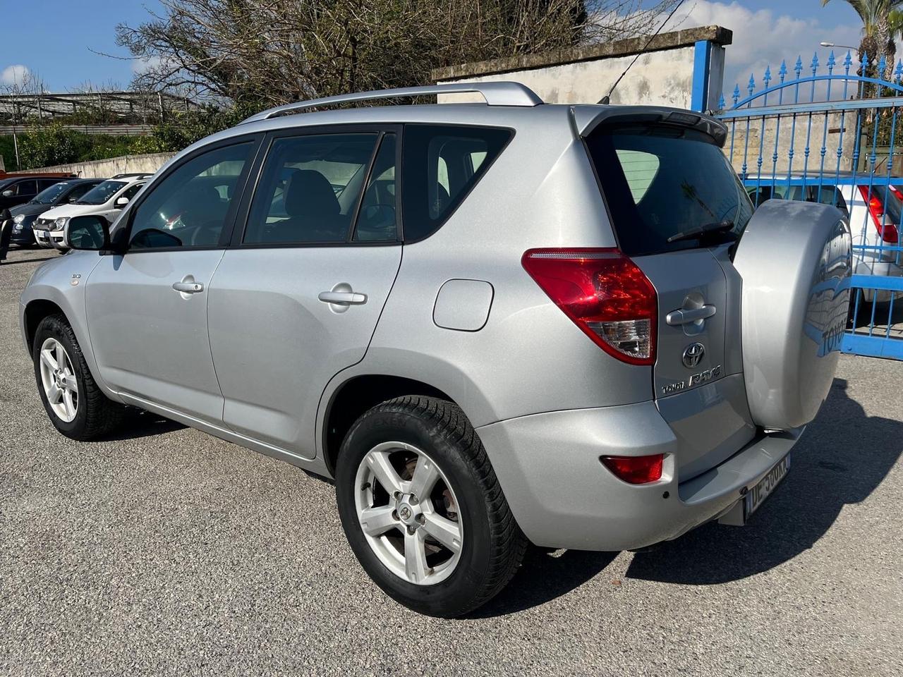 Toyota RAV 4 -2.2 D-4D-4x4- full-2006