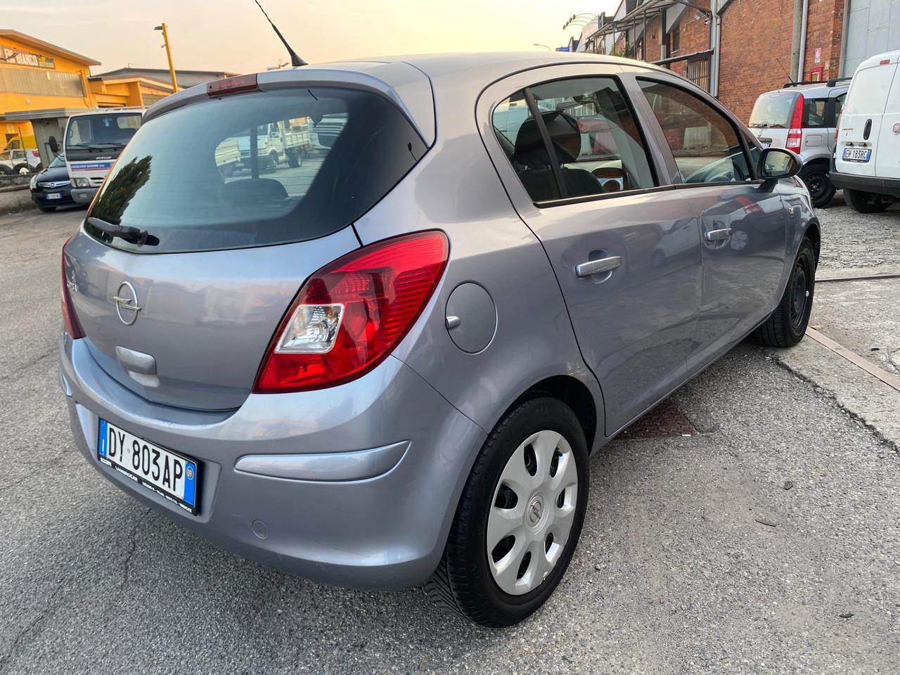 Opel Corsa 1.2 5 porte Club