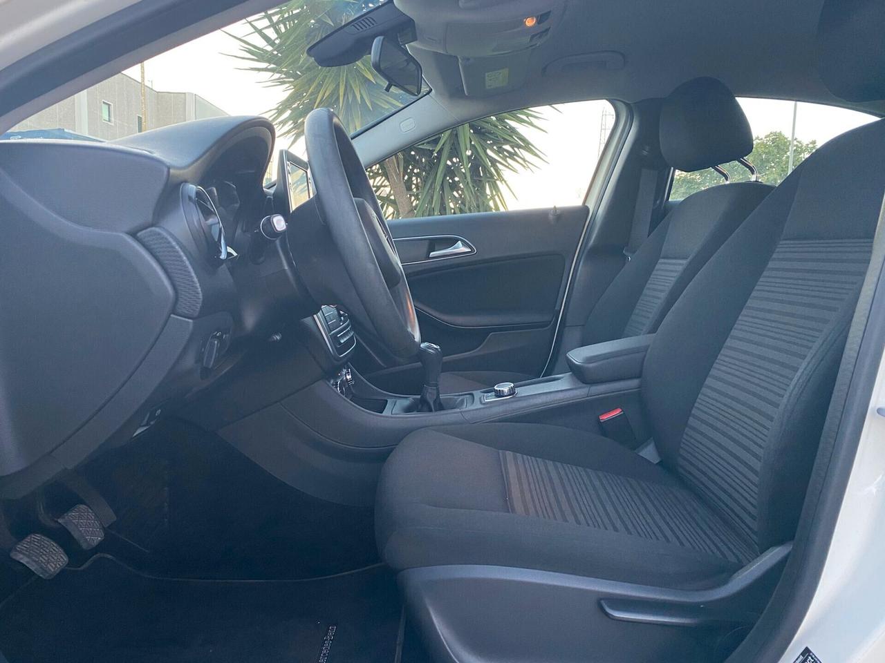 Mercedes-benz A 180 Business *13900Km