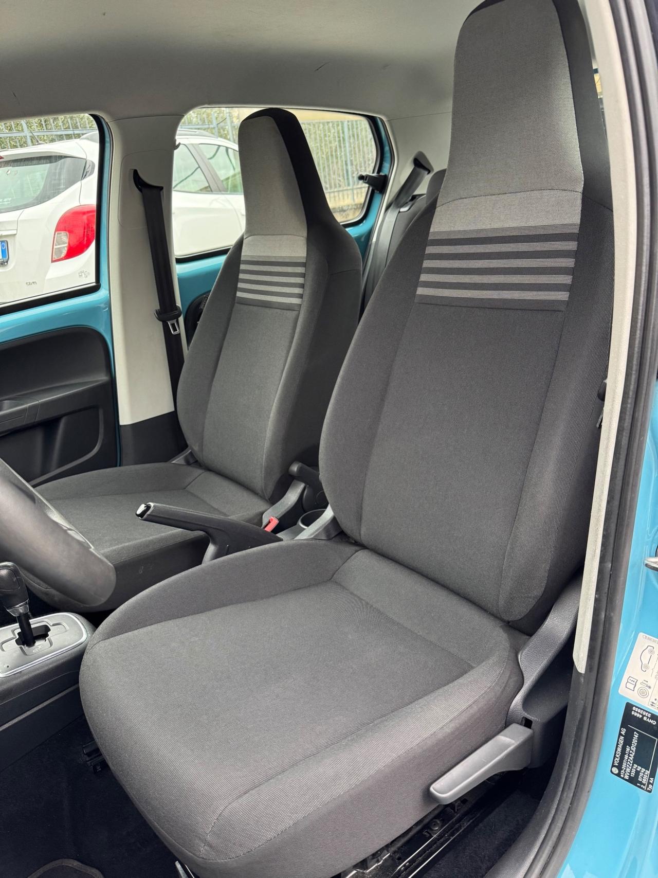 Volkswagen up! 1.0 ASG 2017 automatica