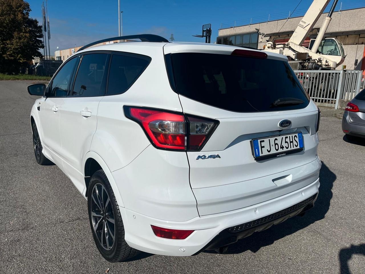 Ford Kuga 1.5 TDCI 120 CV 2WD ST-Line
