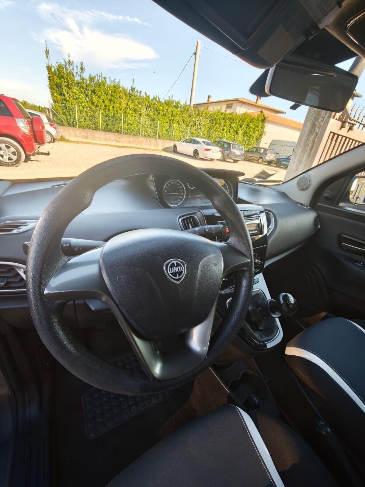 Lancia Ypsilon 1.2 69 CV 5 porte Gold garantita