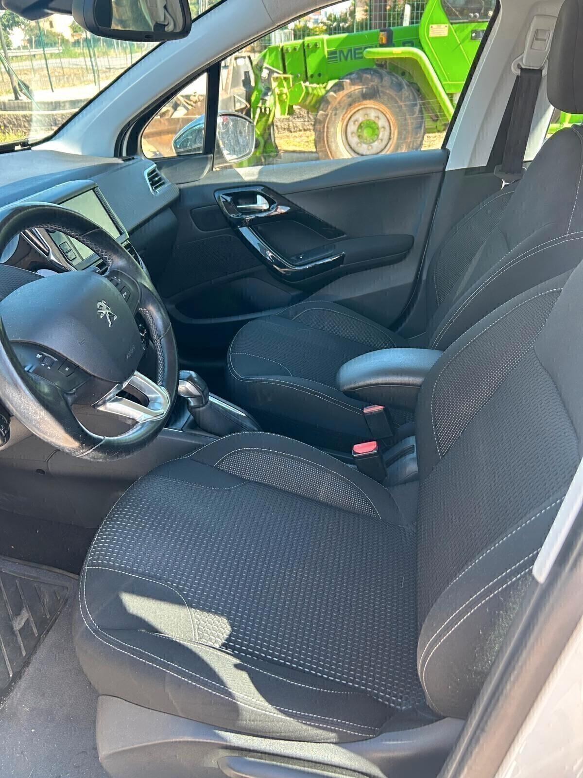 Peugeot 208 PureTech 82 5 porte Allure OK NEO PATENTATI