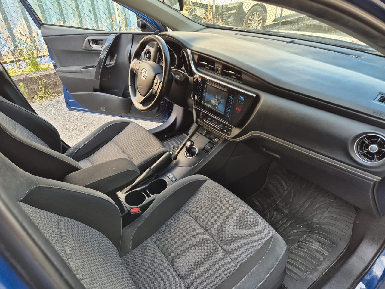 Toyota Auris Touring Sports 1.8 Hybrid Black Edition