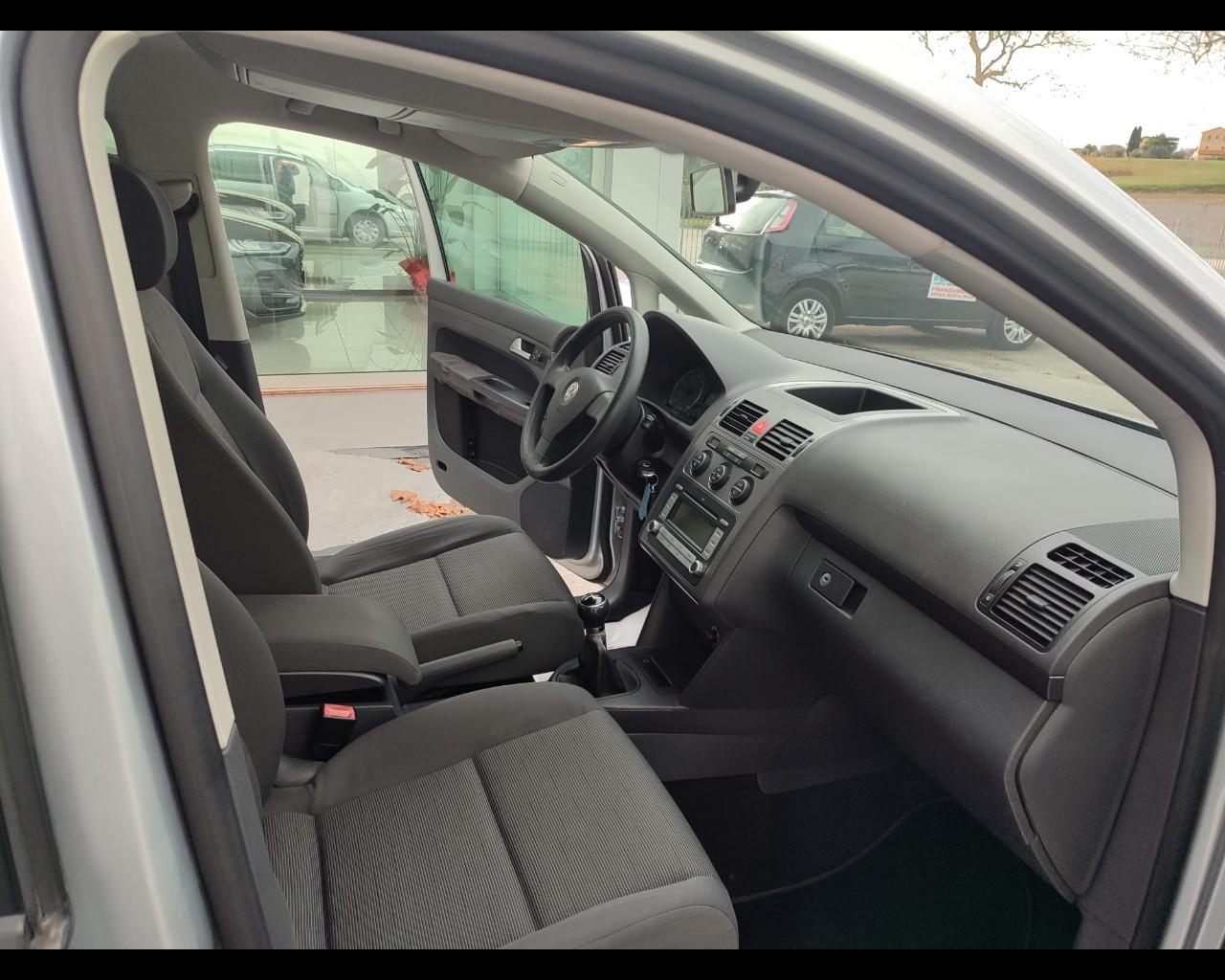 VOLKSWAGEN Touran - 2.0 Conceptline Ecofuel