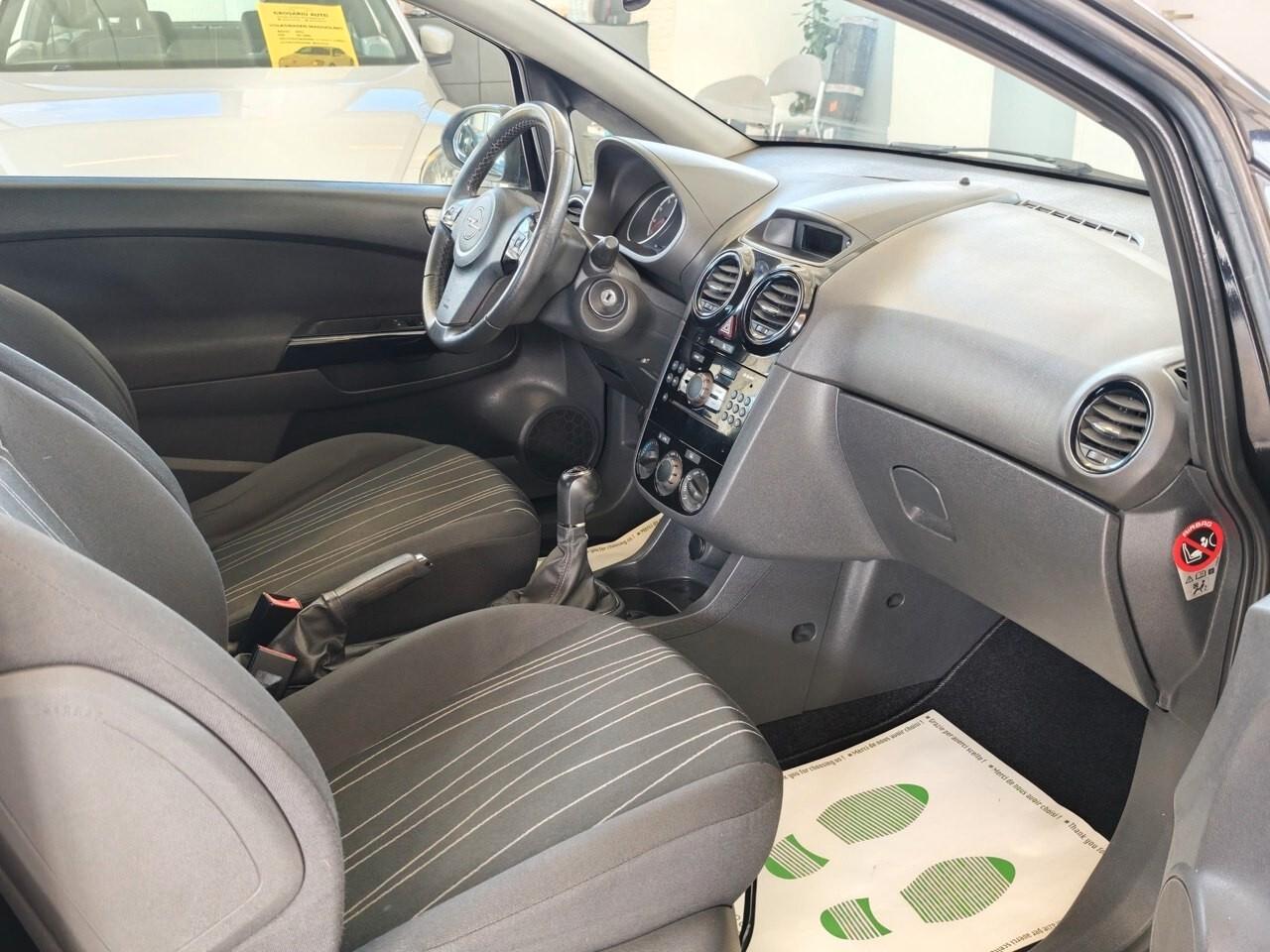 Opel Corsa 1.2 3 porte Club