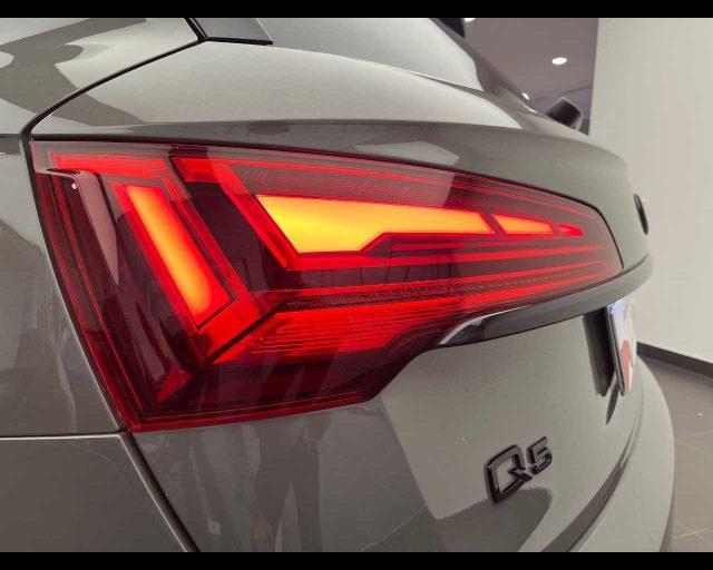 AUDI Q5 40 TDI 204 CV quattro S tronic Identity Black