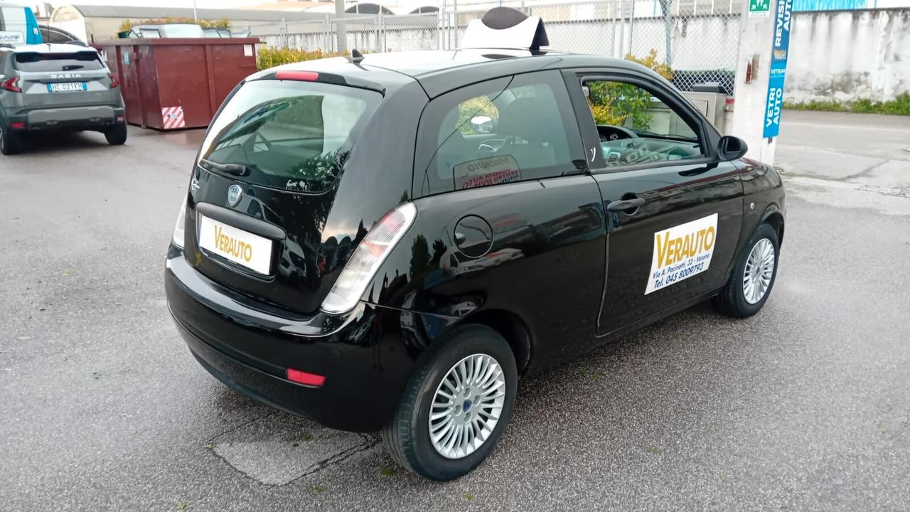Lancia Ypsilon 1.4 Argento