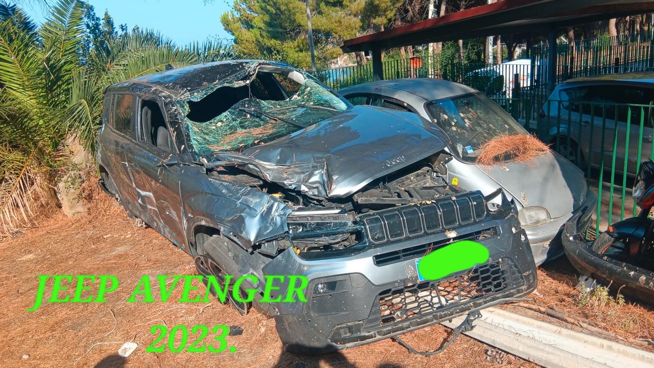 Jeep Avenger incidentata sinistrata mondialcars 023