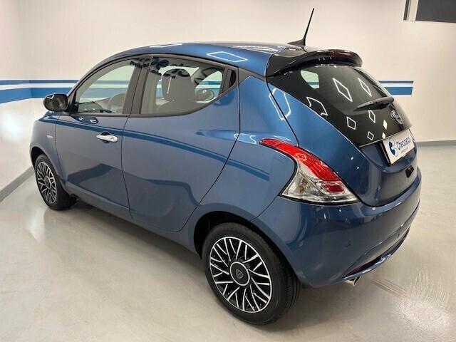 Lancia Ypsilon 1.0 FireFly 5 porte S&S Hybrid Silver