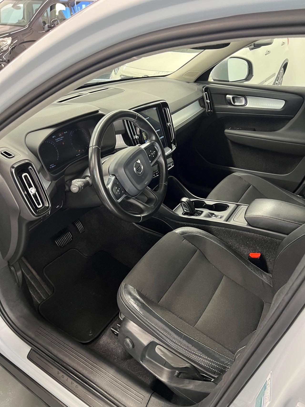 Volvo XC40 D4 AWD Geartronic Momentum
