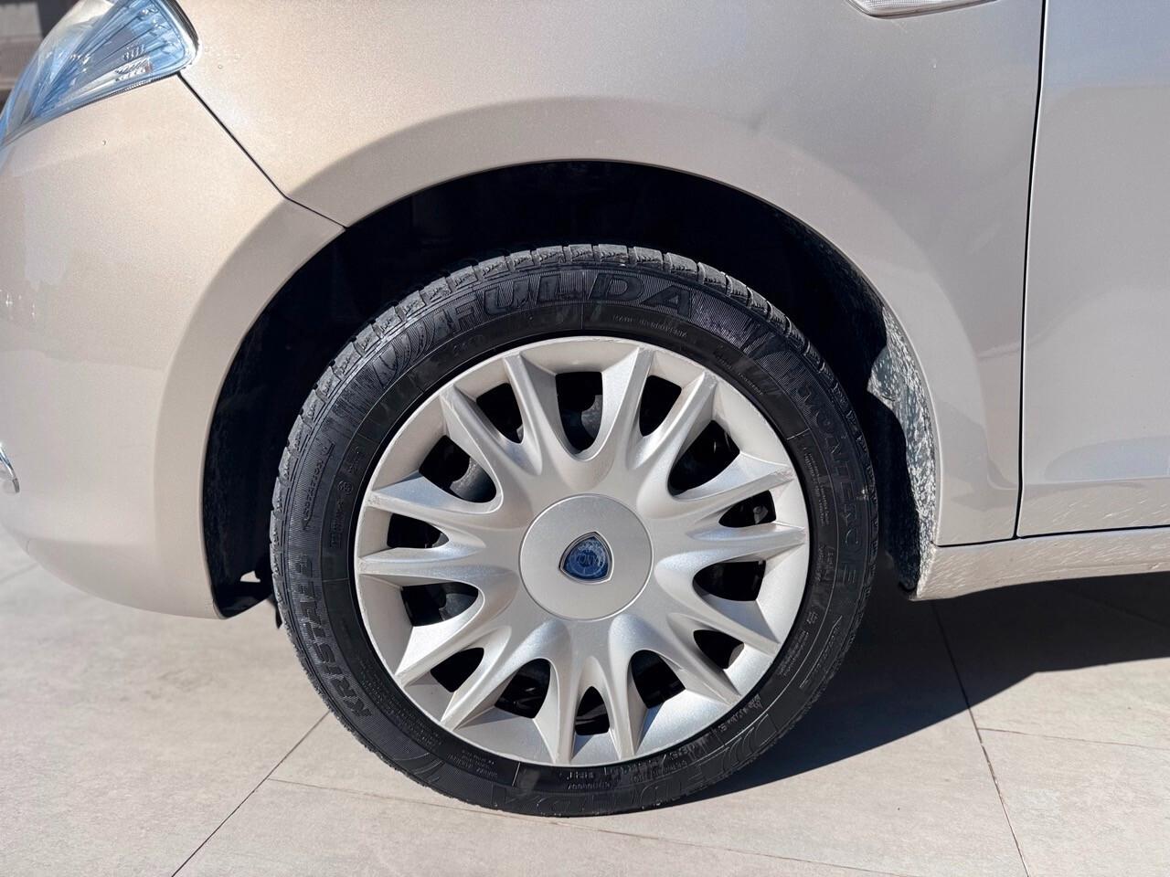 Lancia Ypsilon 0.9 TwinAir 85 CV 5 porte S&S Platinum