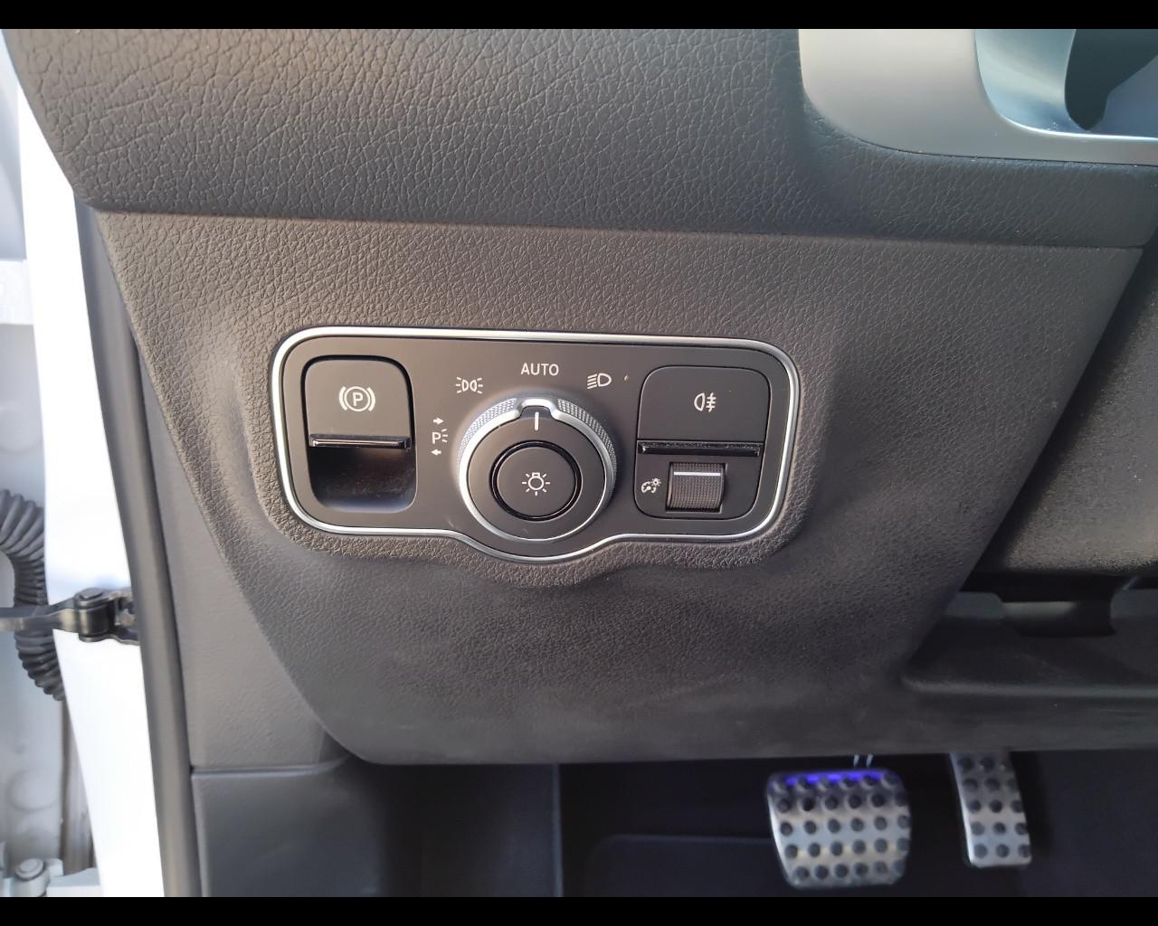 Mercedes-Benz GLB - X247 2019 - GLB 200 d Premium auto