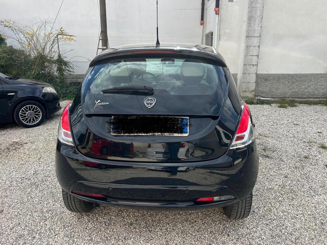 Lancia Ypsilon 0.9 TwinAir 85 CV 5 porte Metano Ecochic Elle