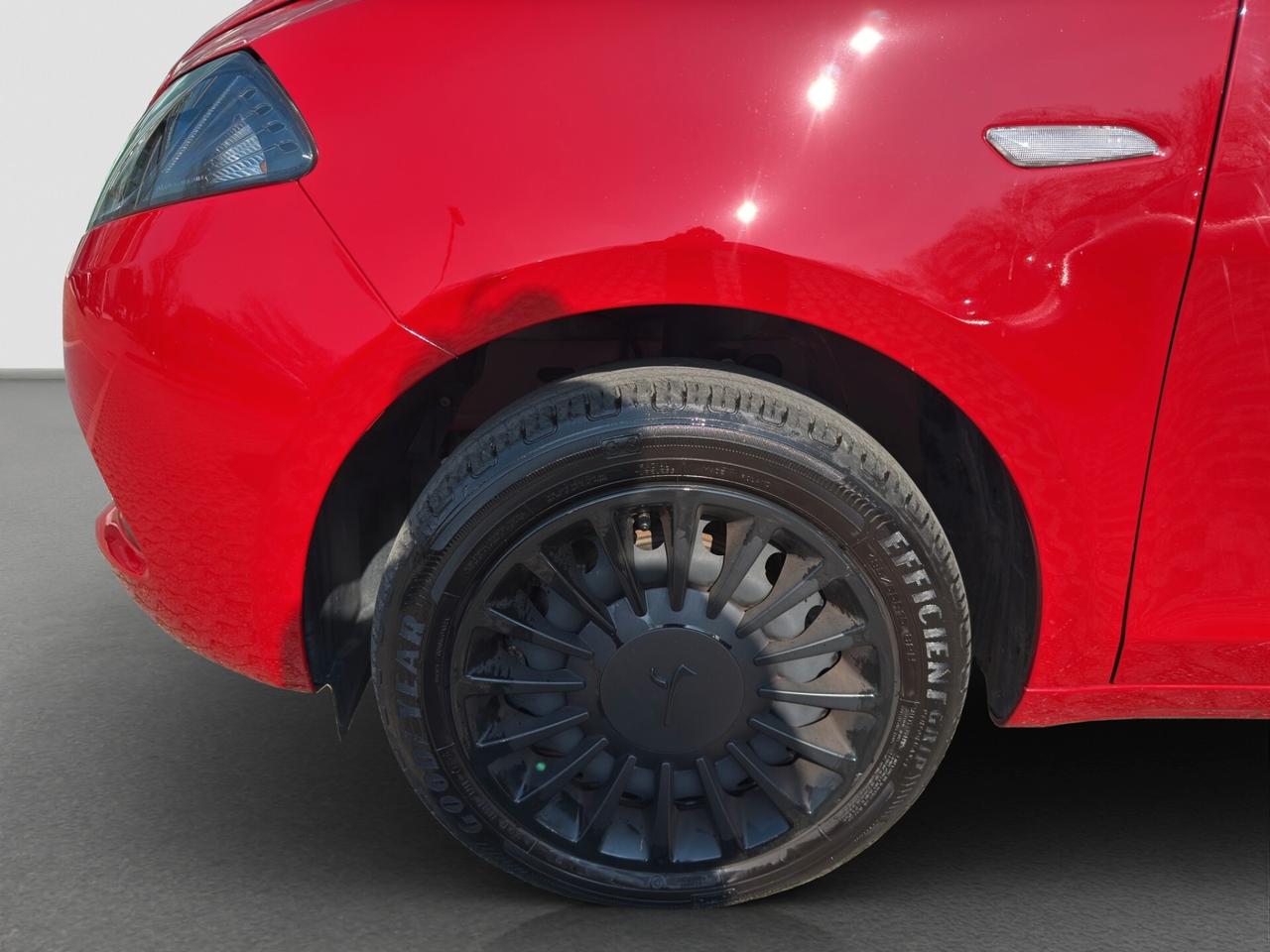 Lancia Ypsilon 1.0 FireFly 5 porte S&S Hybrid Silver