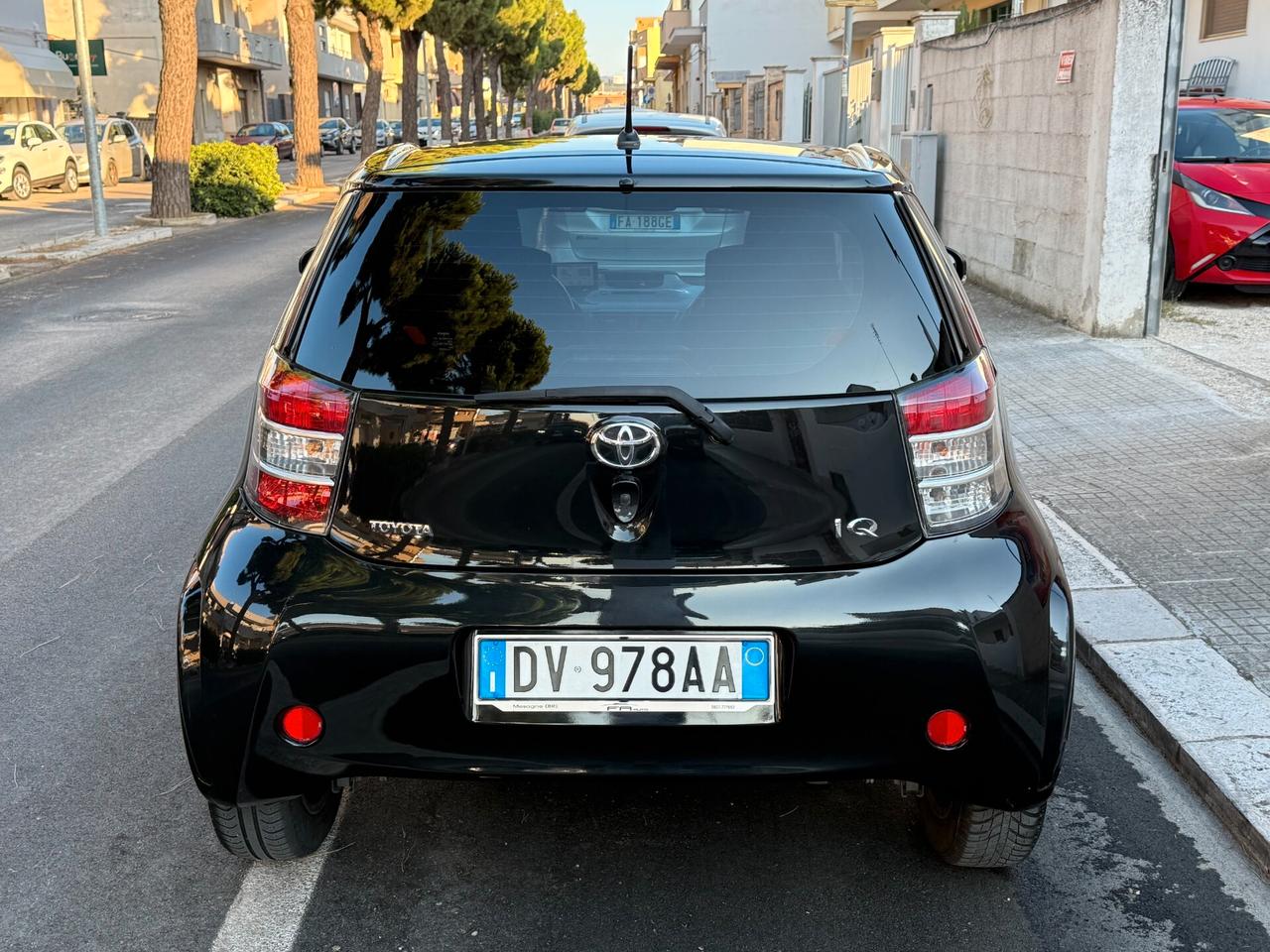 Toyota iQ 1.0 68CV Automatic *NAVI - 2009
