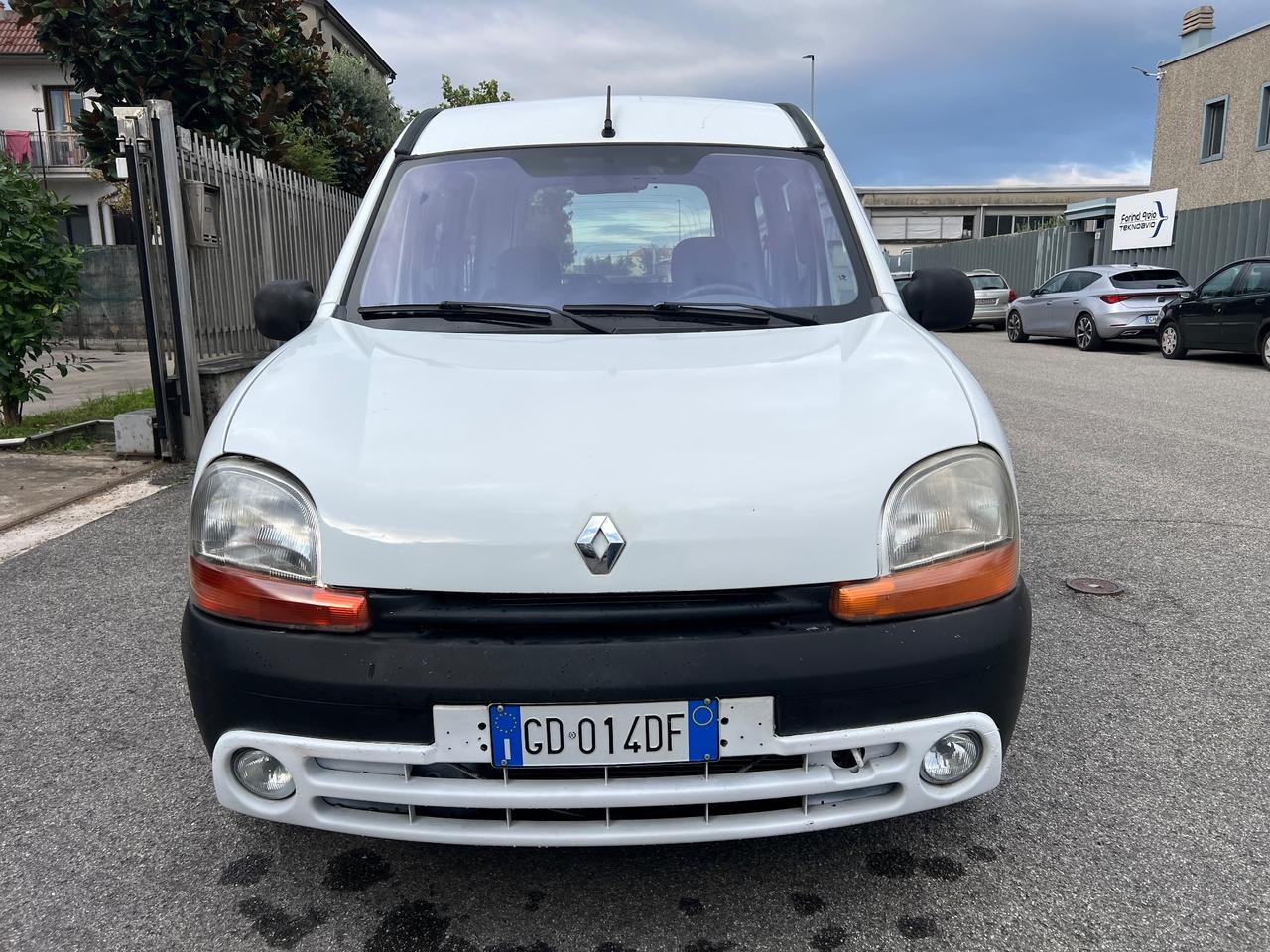 Renault Kangoo 1.4 cat Proactive cambio automatico