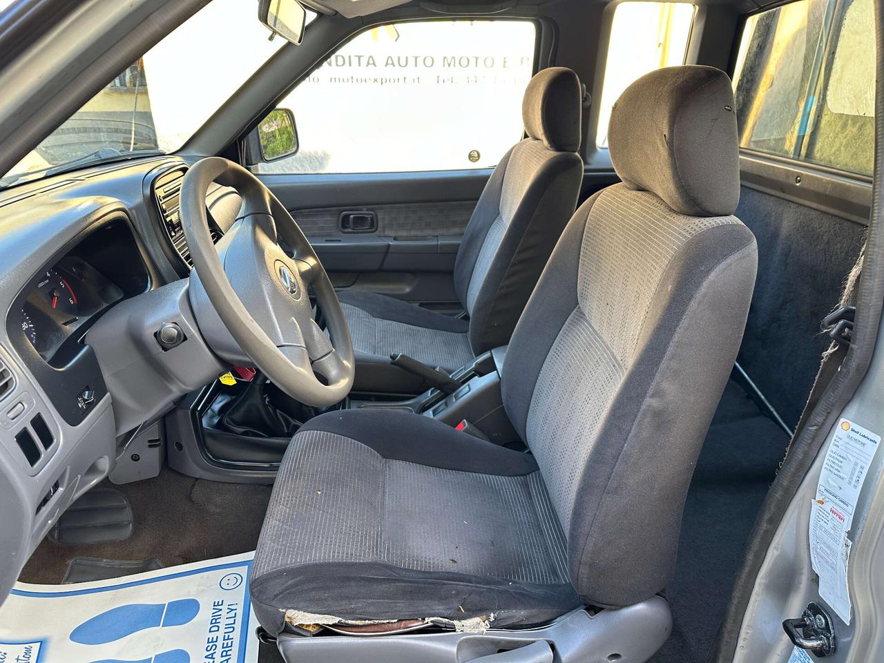 Nissan NP300 2.5 tdi 2p. King Cab Premium - 4x4