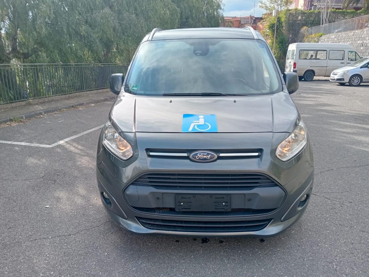 Ford Tourneo Connect Pianale ribassato con rampa disabili in carrozzina