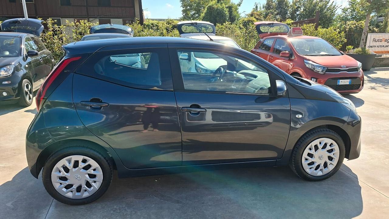 Toyota Aygo Connect 1.0 VVT-i 72 CV 5 porte 2021