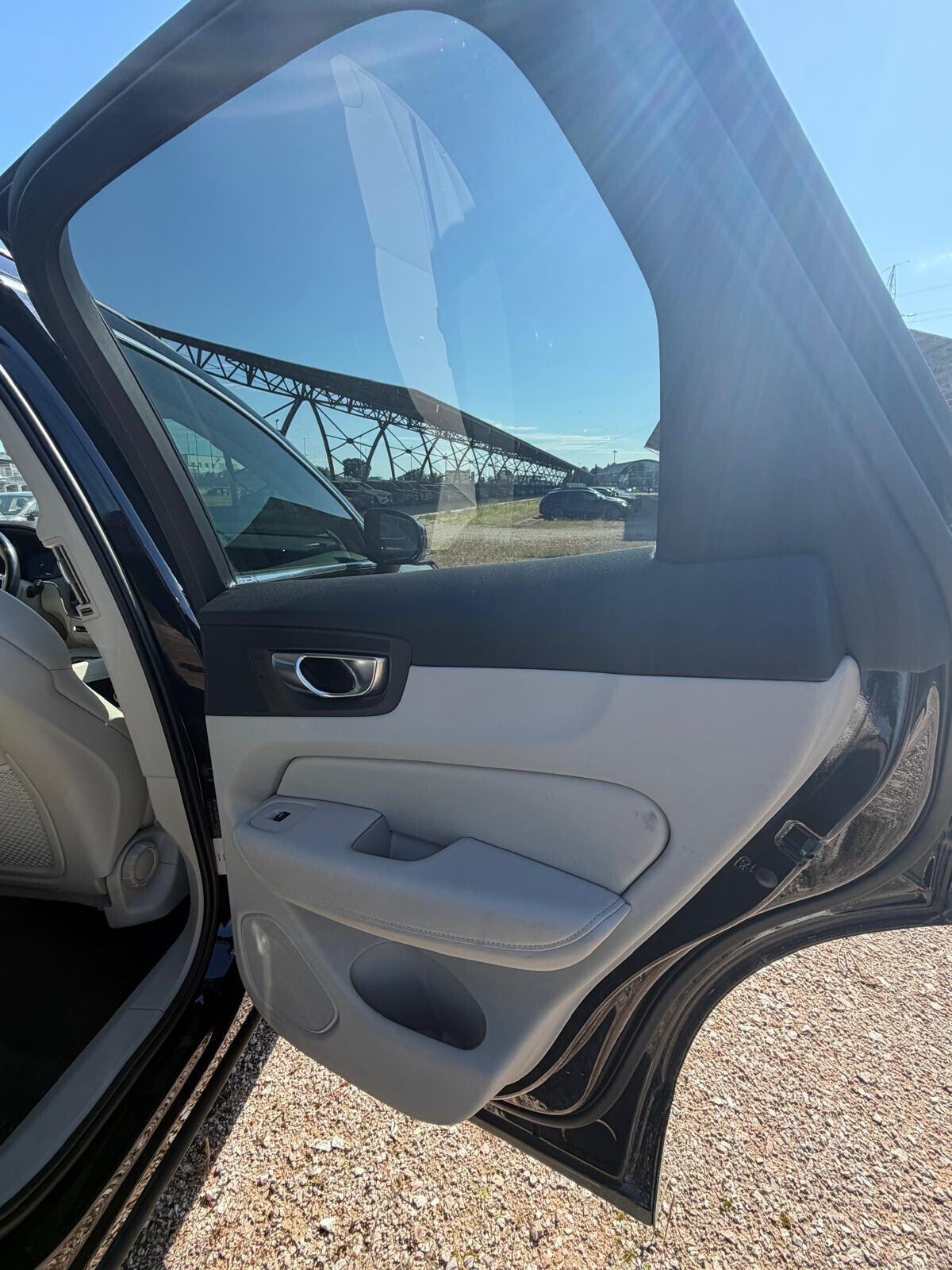 Volvo XC 60 XC60 B4 (d) AWD automatico Ultimate Dark N1 (AUTOCARRO)