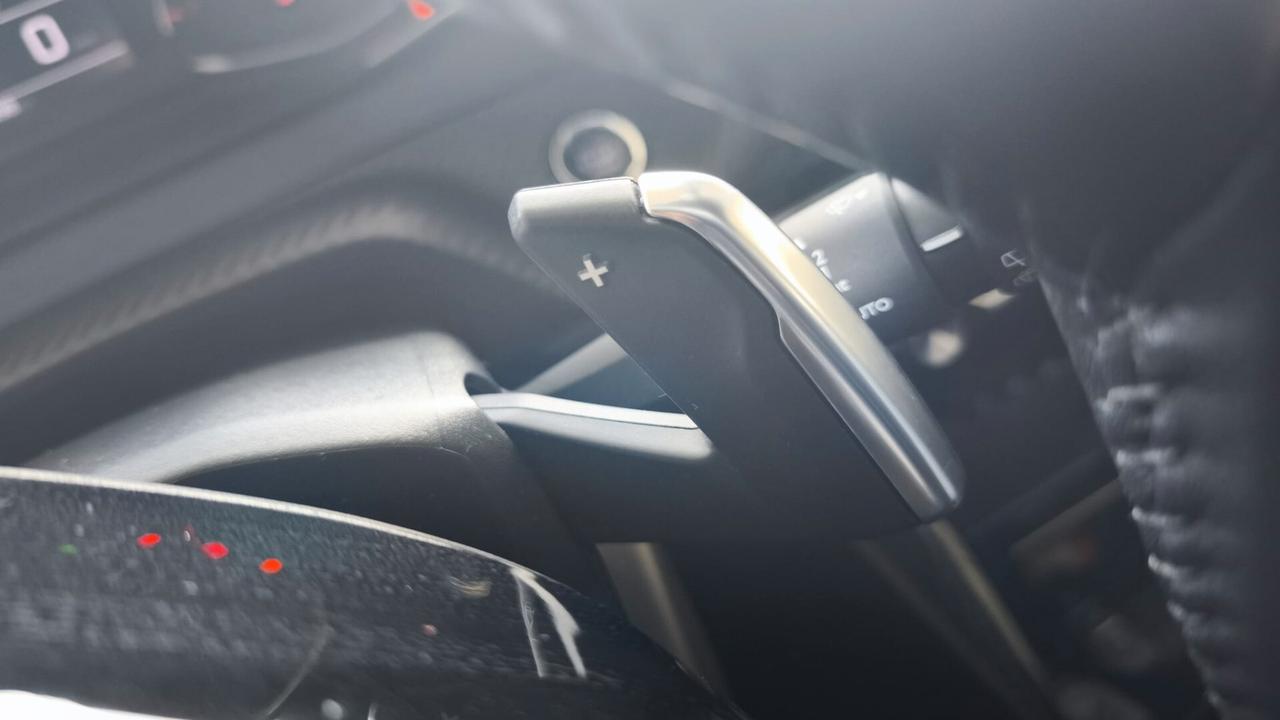 Peugeot 2008 BlueHDi 130 S&S EAT8 Allure