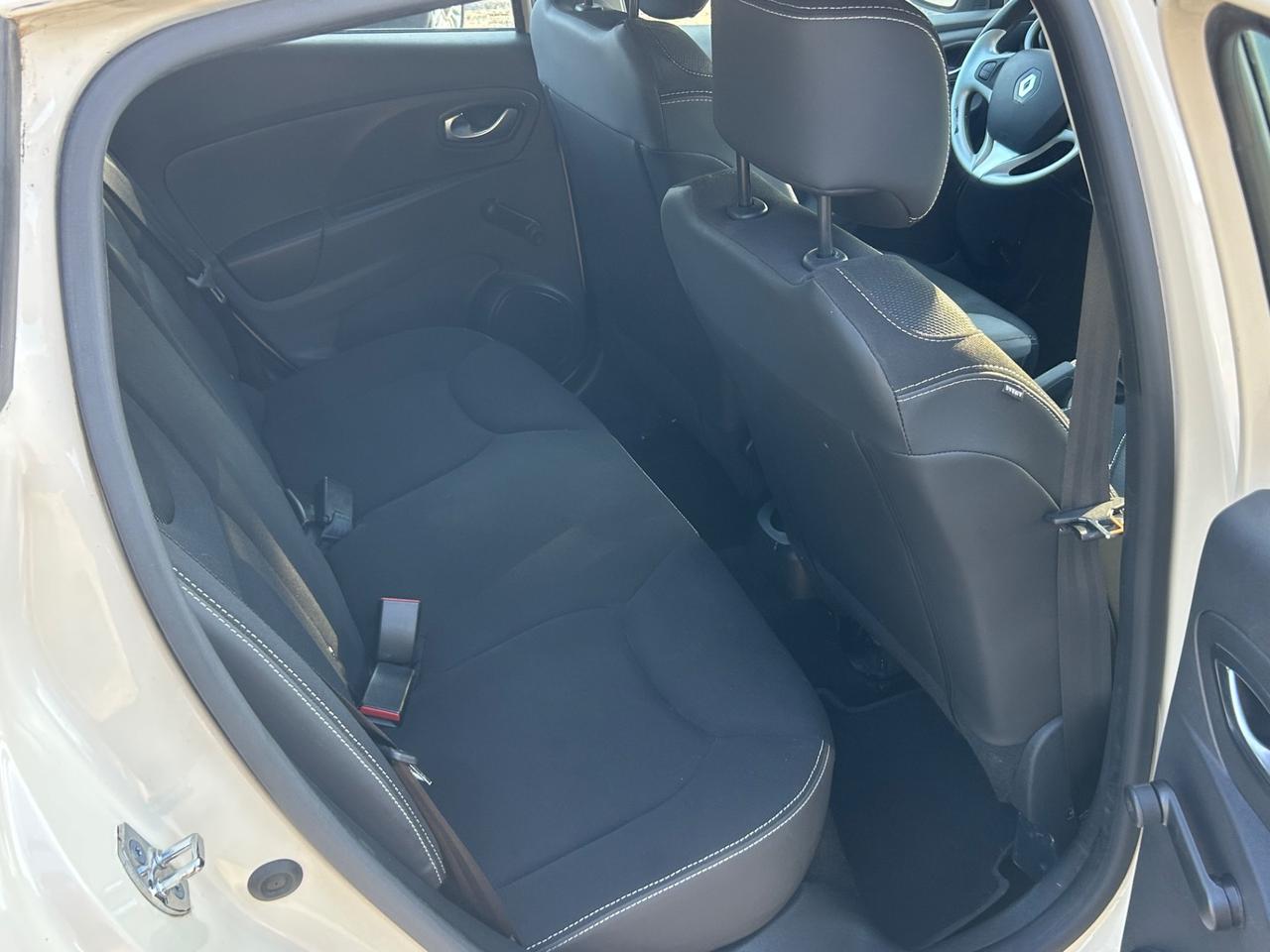 Renault Clio 1.2 75CV 5 porte Intens rate permute neopatentati