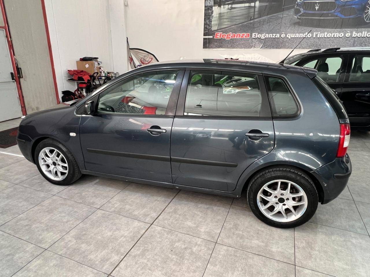 Volkswagen Polo 1.4 75 CV -Trendline - 2004