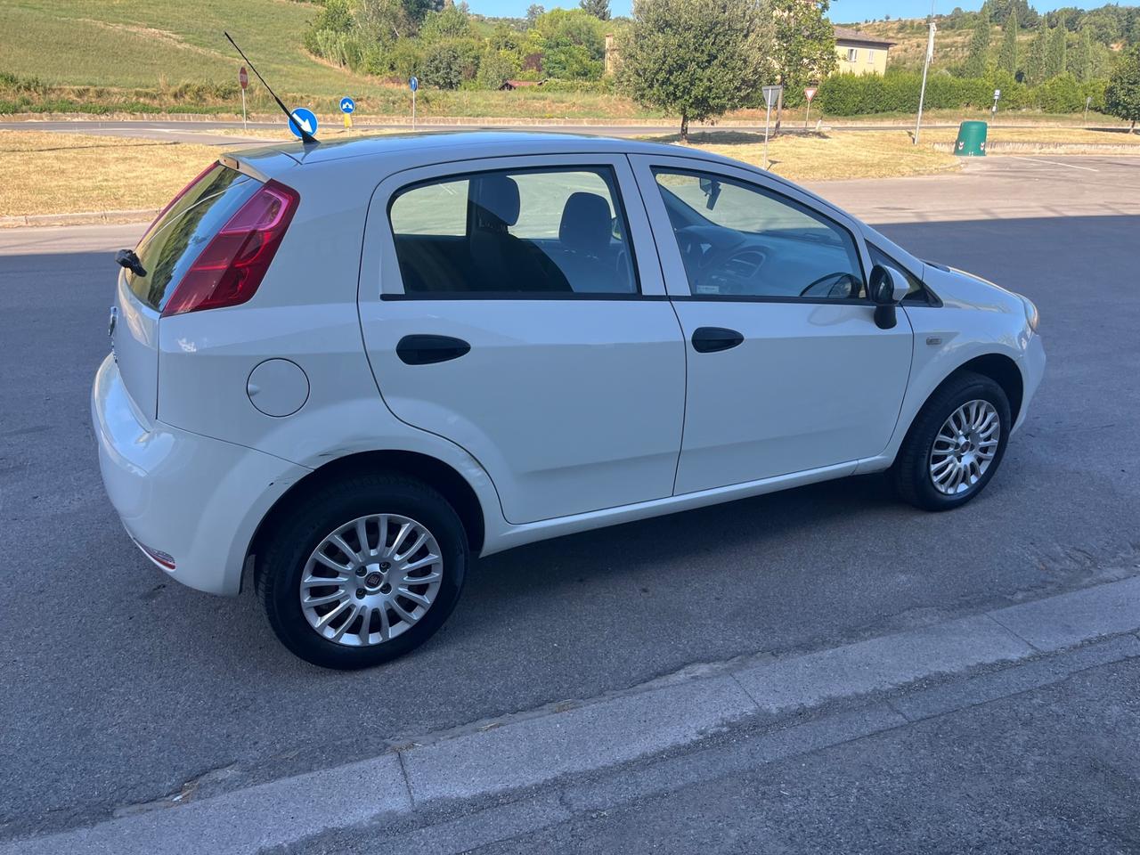 Fiat Punto 2017 1.4 8V 5 porte Natural Power Street