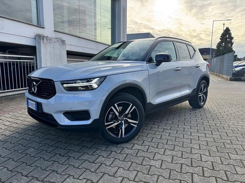 Volvo XC40 2.0 B4 R-Design FWD automatico 7m 2.0 b4 Inscription awd auto 7m