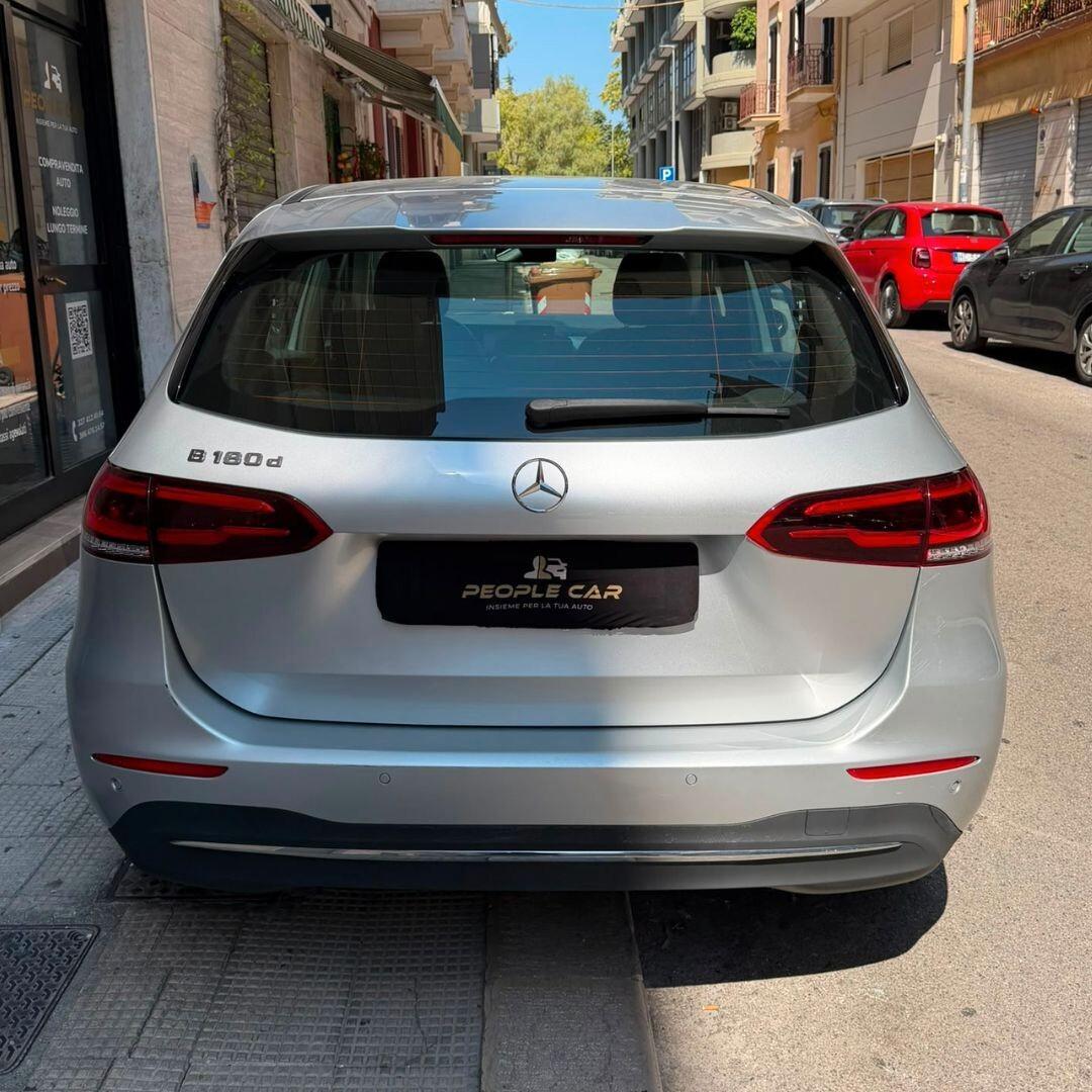 Mercedes B 180 d Aut - 116CV