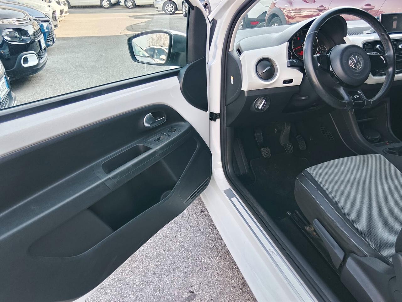 Volkswagen up! WHITE EDITION 90 K KM!
